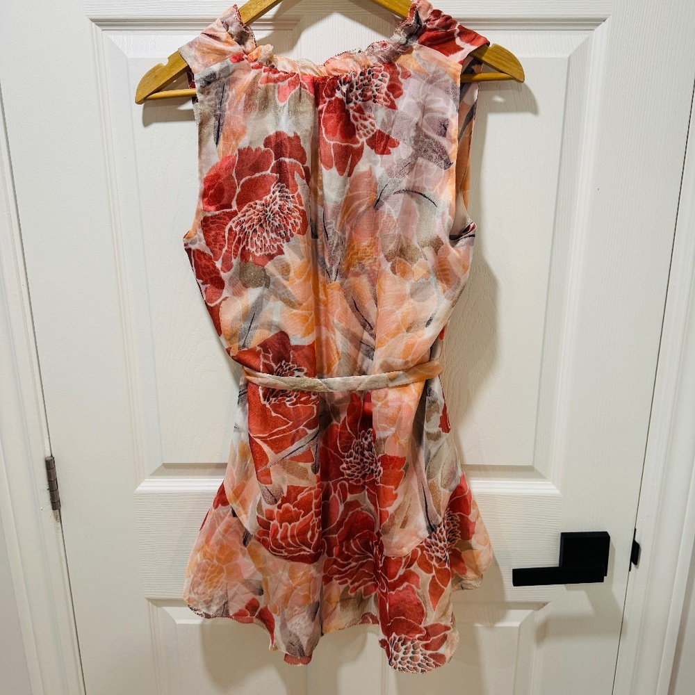White House Black Market - Sleeveless Top, Tie-Waist, Size S, Flowy Material - Picture 3 of 4